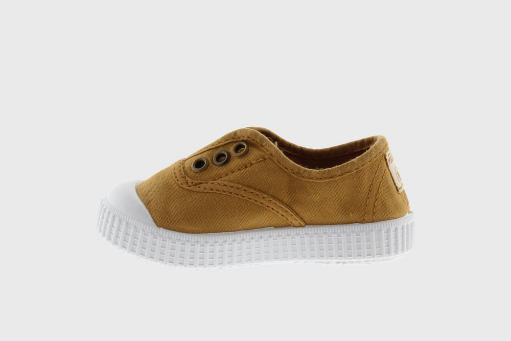 Victoria Kids 1915 English Washed Canvas Toecap Shoe & No Laces- Oro / Gold - Select Size
