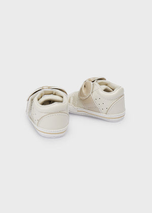 
            
                Load image into Gallery viewer, Cream Infant Girls Bow Velcro Sneakers - Select Size
            
        